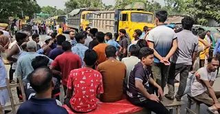 পঞ্চগড়ে বিদ্যুতের দাবিতে রাজপথে গ্রাহকরা; ৪ ঘণ্টা মহাসড়ক অবরোধ